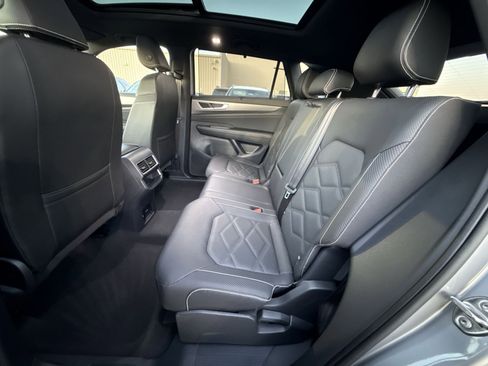 Used 2025 Volkswagen Atlas Cross Sport SE w/ Panoramic Sunroof Package image 24