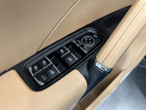 Used 2015 Porsche Cayenne Diesel AWD/4WD image 27