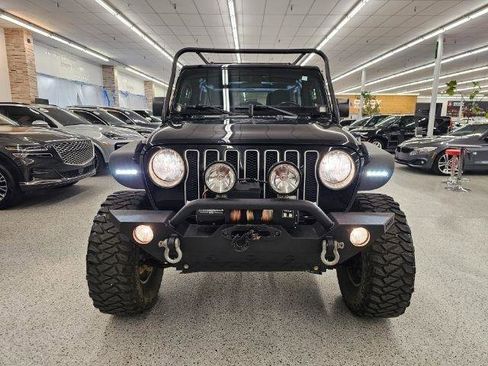 Used 2020 Jeep Wrangler Unlimited Sahara image 2