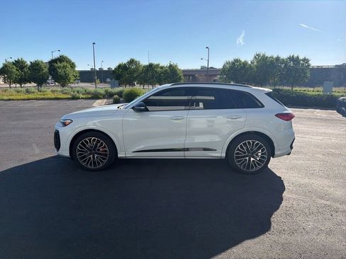 Used 2025 Audi SQ5 Prestige AWD/4WD image 2