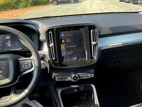 Used 2022 Volvo XC40 T5 Momentum image 16