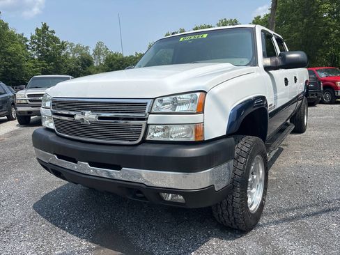 Used 2005 Chevrolet Silverado 2500 LT w/ Heavy-Duty Power Package image 5