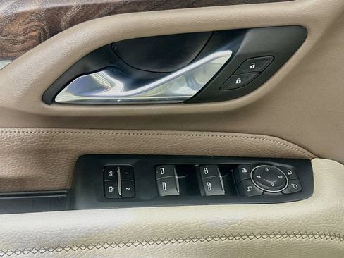 Used 2023 GMC Yukon XL Denali AWD/4WD image 24