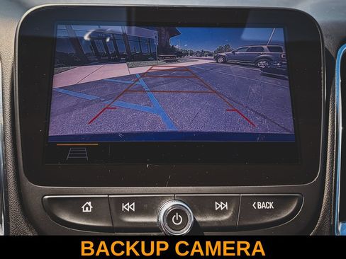 Used 2019 Chevrolet Malibu Hybrid w/ Leather Package FWD image 3