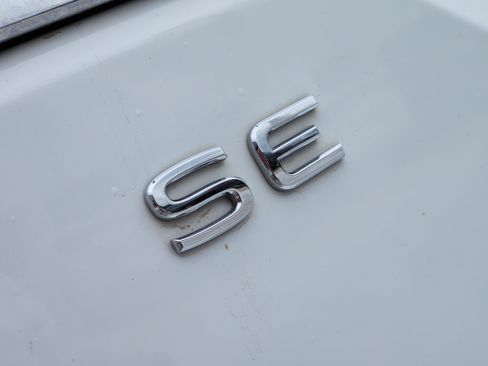 Used 2024 Volkswagen Atlas SE w/ Black Wheel Package FWD image 14