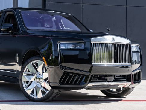 Used 2025 Rolls-Royce Cullinan image 8
