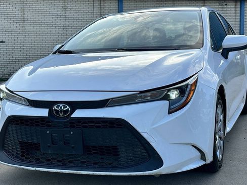 Used 2021 Toyota Corolla LE FWD image 3