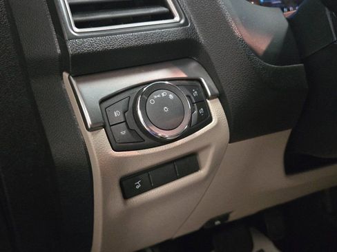 Used 2018 Ford Explorer XLT w/ Equipment Group 202A image 13