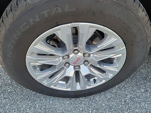 Certified 2025 GMC Yukon Denali RWD image 8