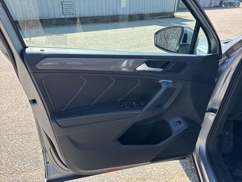 Used 2024 Volkswagen Tiguan SE image 19