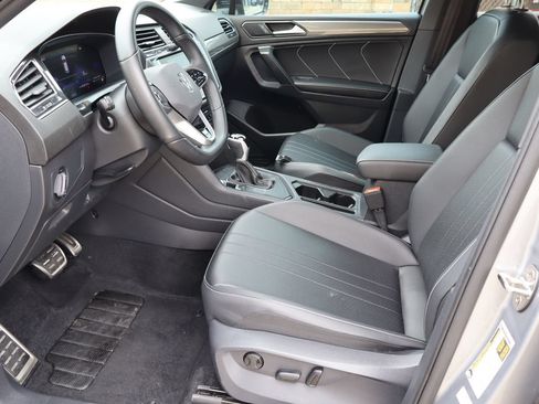 Used 2024 Volkswagen Tiguan SE R-Line w/ MDO Package, Three-Row FWD image 17