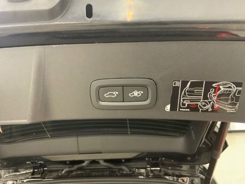 Used 2020 Volvo XC40 T5 R-Design image 32