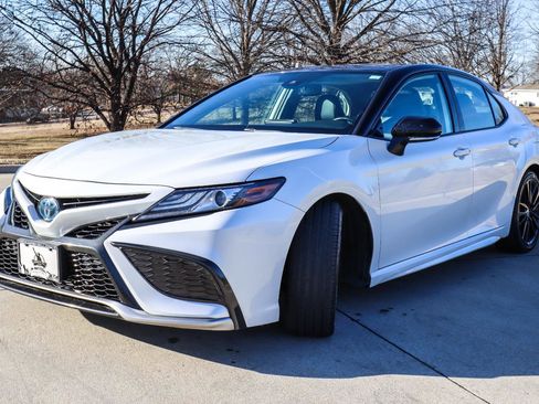 Used 2022 Toyota Camry XSE w/ Cold Weather Package image 3