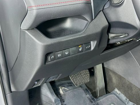 Used 2022 Toyota RAV4 SE w/ Weather & Moonroof Package image 38