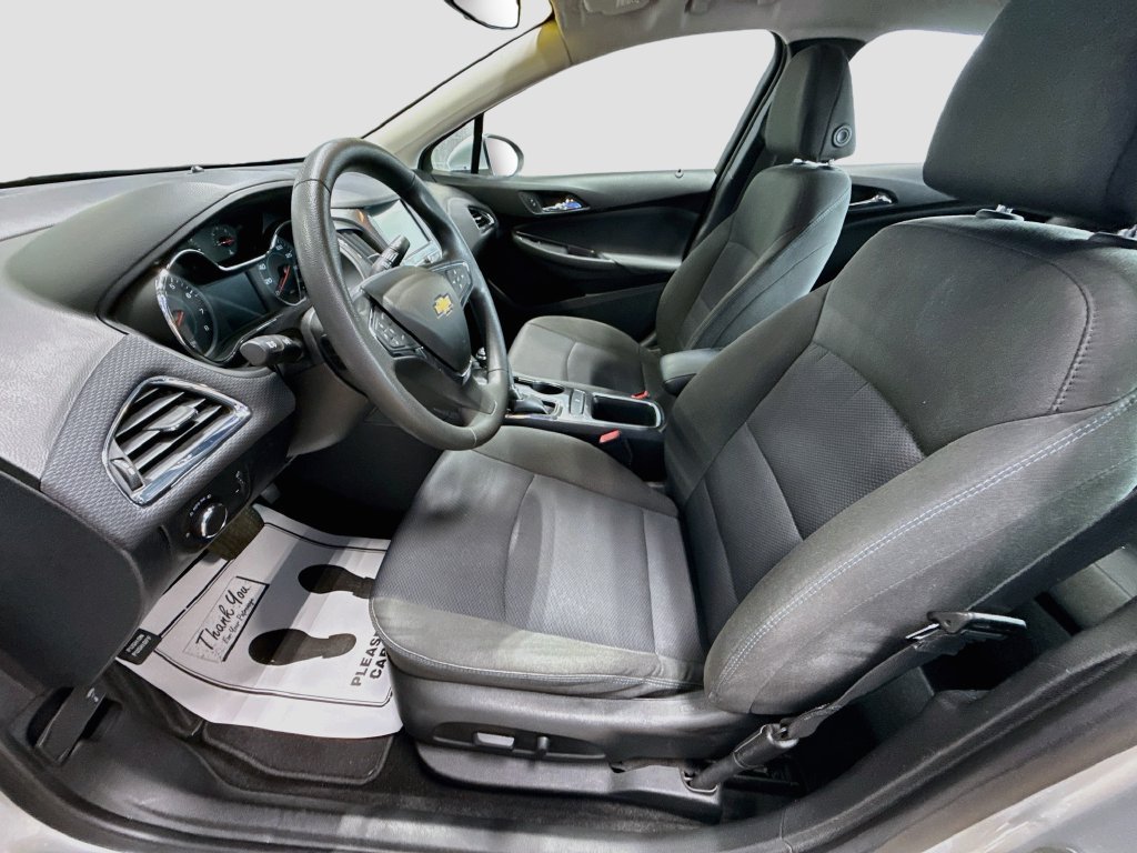 Used 2018 Chevrolet Cruze LT w/ Convenience Package FWD image 20