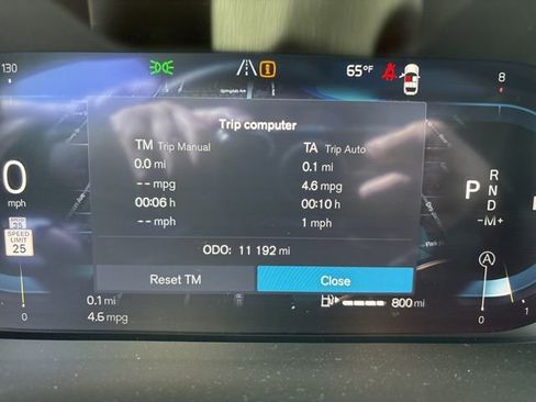 Used 2025 Volvo XC40 B5 Core image 23