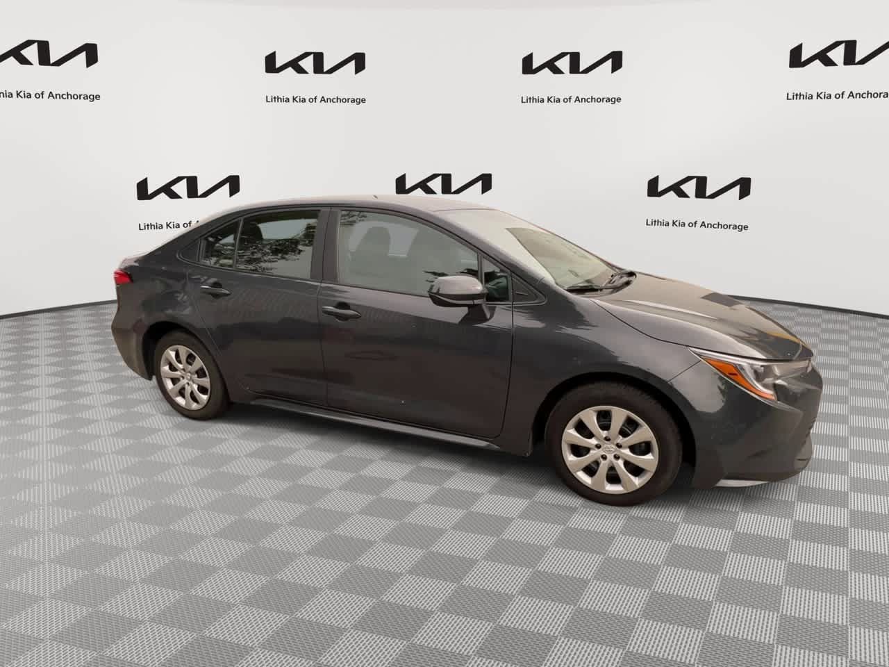 Used 2025 Toyota Corolla LE FWD image 9