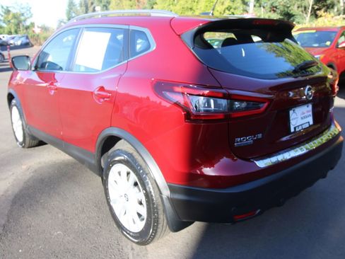 Used 2022 Nissan Rogue Sport SV w/ Technology Package image 3