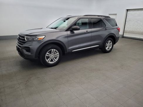 Used 2021 Ford Explorer XLT AWD/4WD image 2