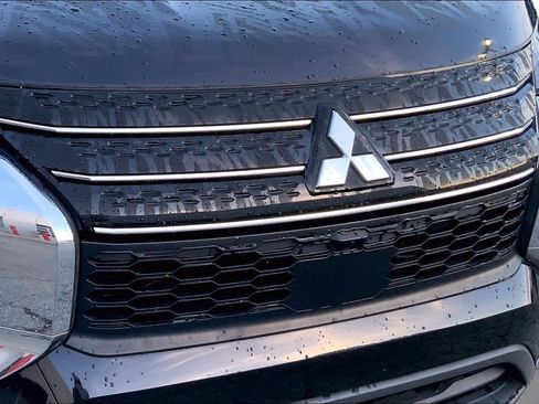 Used 2023 Mitsubishi Outlander ES FWD image 29
