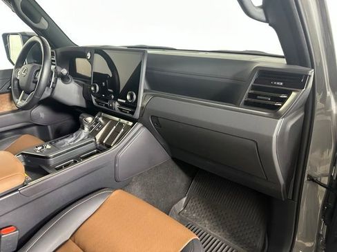 Used 2025 Lexus GX 550 w/ Accessory Package (2T) AWD/4WD image 29