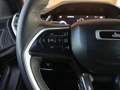 Used 2023 Jeep Grand Cherokee L Laredo RWD image 11