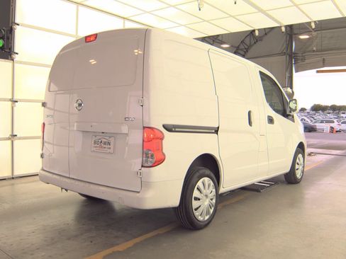 Used 2019 Nissan NV200 SV image 2