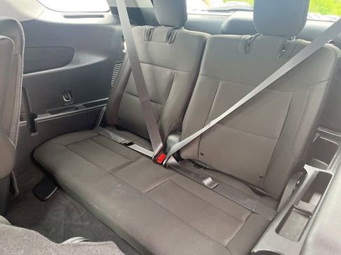 Used 2022 Ford Explorer XLT image 30