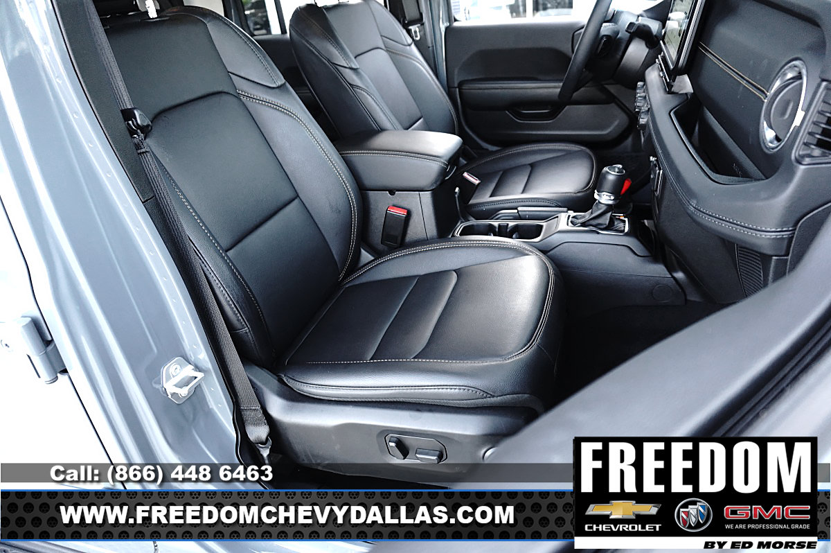 Used 2025 Jeep Gladiator Sport AWD/4WD image 11
