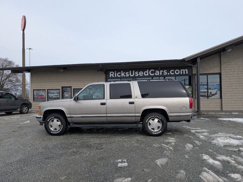 Used 1999 Chevrolet Suburban 1500 4WD w/ Preferred Equipment Group 2 image 12