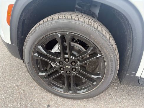 Used 2026 Chevrolet Traverse LT image 11