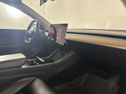 Used 2021 Tesla Model Y Long Range image 23