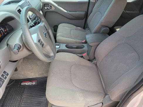 Used 2013 Nissan Frontier SV AWD/4WD image 9