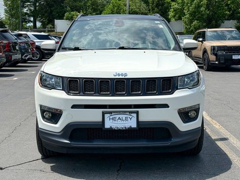 Used 2018 Jeep Compass Latitude w/ Popular Equipment Group AWD/4WD image 2