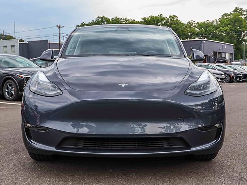 Used 2023 Tesla Model Y AWD image 2