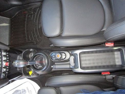 Used 2019 MINI Cooper S w/ Premium Package image 26