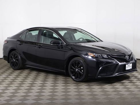 Used 2024 Toyota Camry SE image 2