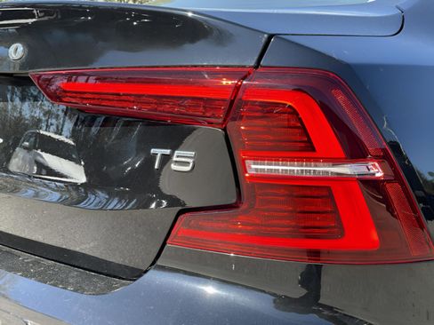 Used 2021 Volvo S60 T5 Momentum w/ Protection Package Premier image 28