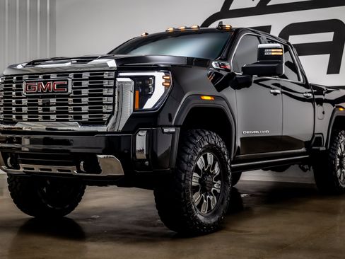 Used 2024 GMC Sierra 3500 Denali w/ Denali Reserve Package AWD/4WD image 31