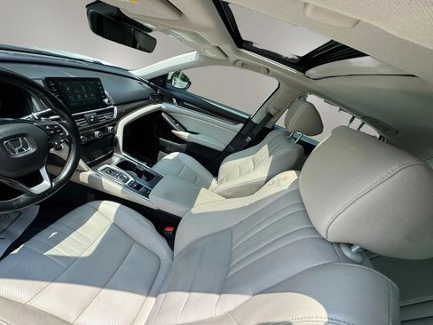 Used 2019 Honda Accord Touring image 12