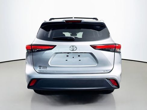 Used 2023 Toyota Highlander XLE FWD image 7