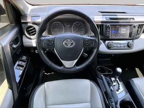Used 2018 Toyota RAV4 Limited FWD image 6