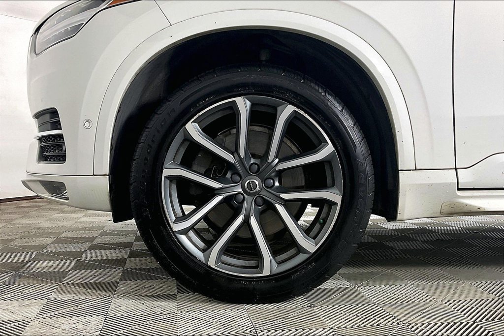 Used 2018 Volvo XC90 T5 Momentum w/ Convenience Package AWD/4WD image 8