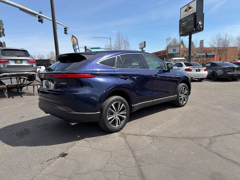 Used 2021 Toyota Venza LE w/ Carpet Mat Package (TMS) image 8