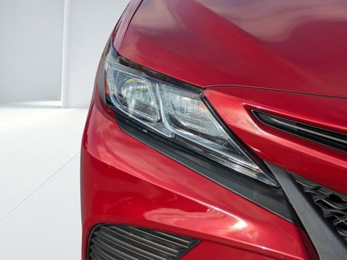 Used 2019 Toyota Camry L image 8