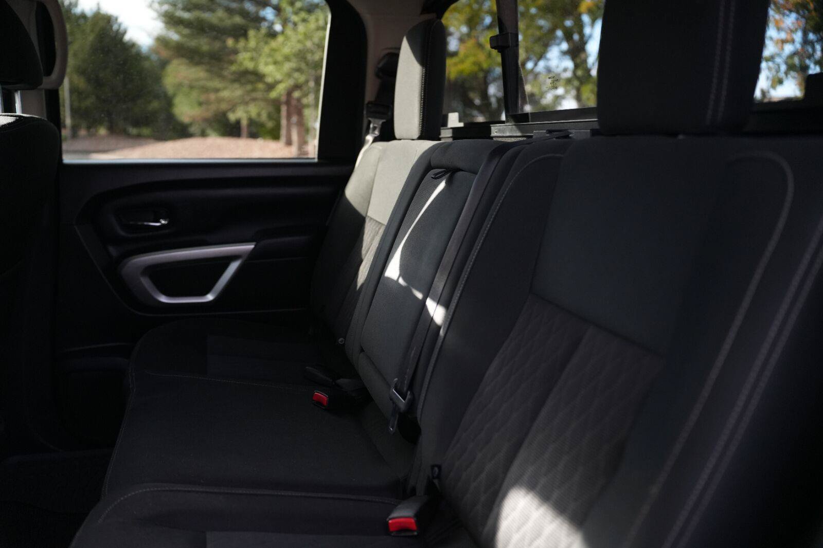 Used 2018 Nissan Titan SV AWD/4WD image 17
