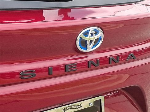 Used 2023 Toyota Sienna XLE image 29