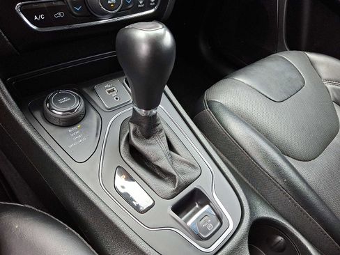 Used 2022 Jeep Cherokee Latitude Lux image 17