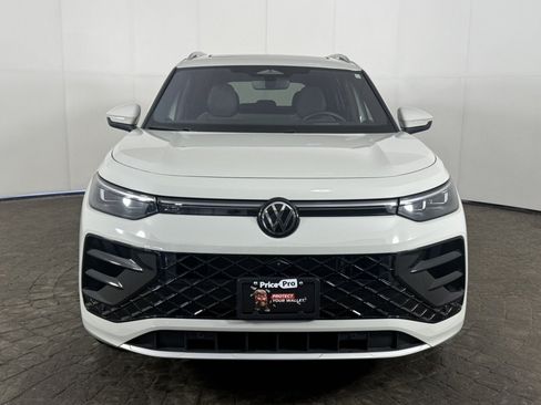 Used 2026 Volkswagen Tiguan SEL R-Line AWD/4WD image 2