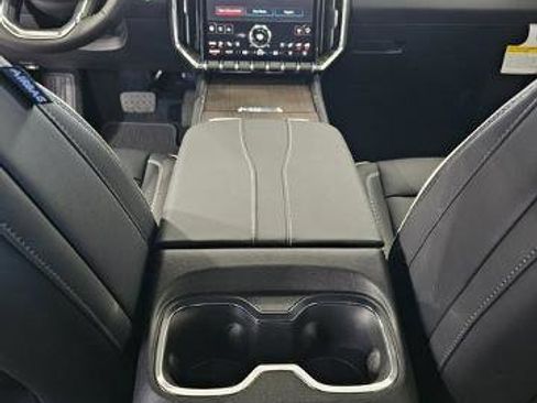 New 2026 GMC Acadia Denali w/ Super Cruise Package image 34